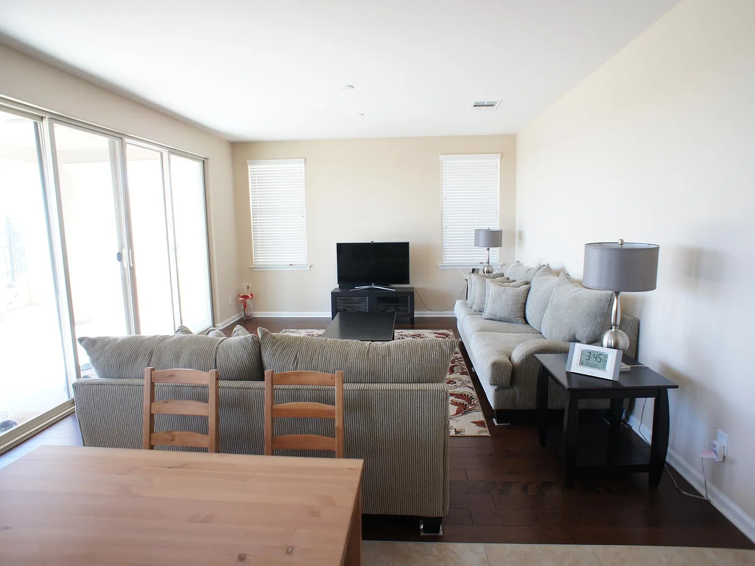 4 bed, 2508 sqft, $5,100 — Photo 2