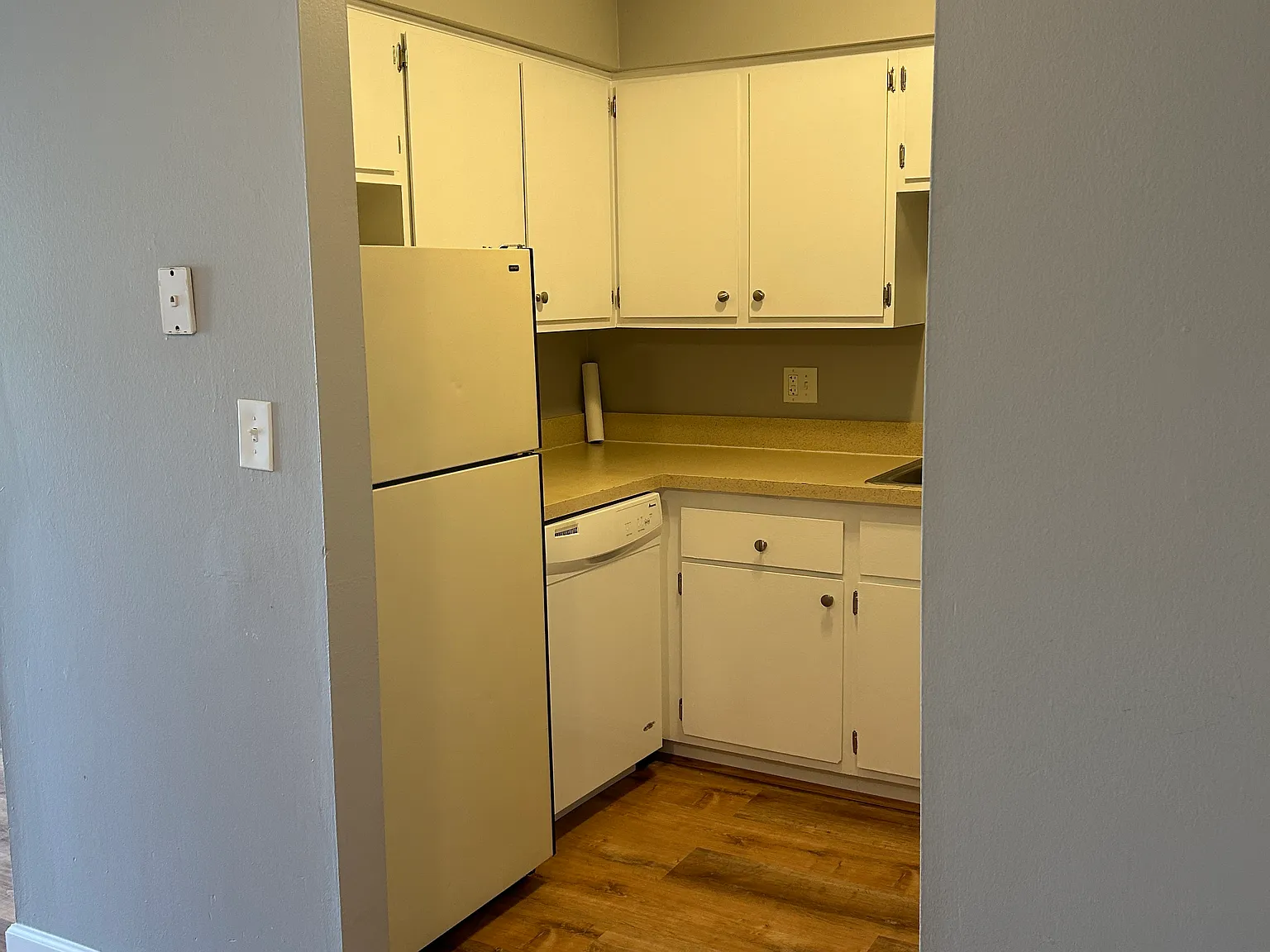 1830 Axtell Dr — Photo 3