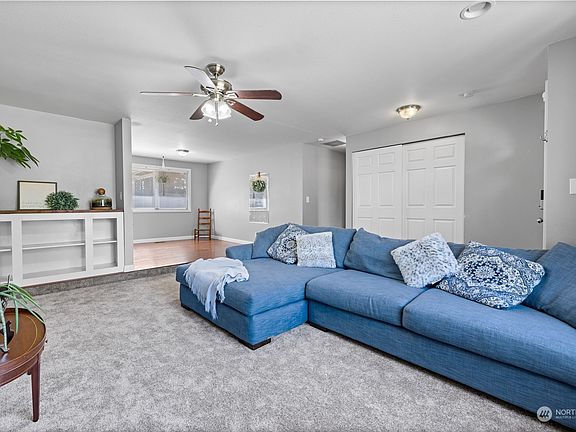 5th image of 402 Trailblazer Street SE