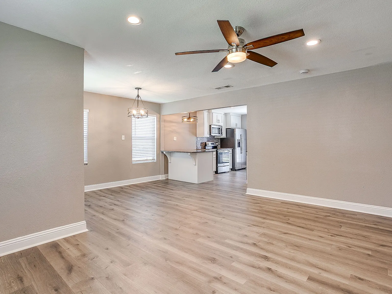 3221 McCart Ave — Photo 4