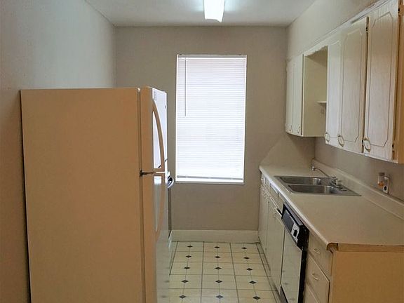 5th image of 3400 N Robinson Ave #3452223