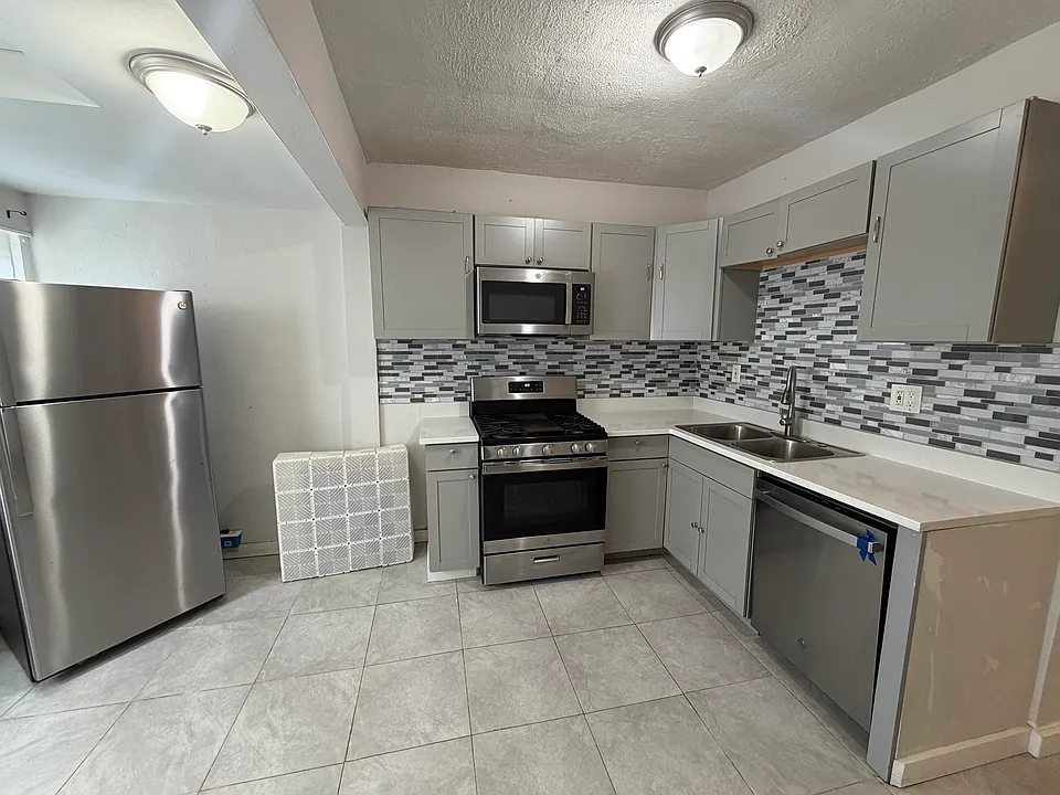 28-30 Kenmore Ave #2L