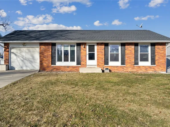 3010 Stratford Ln SW, Cedar Rapids, IA 52404