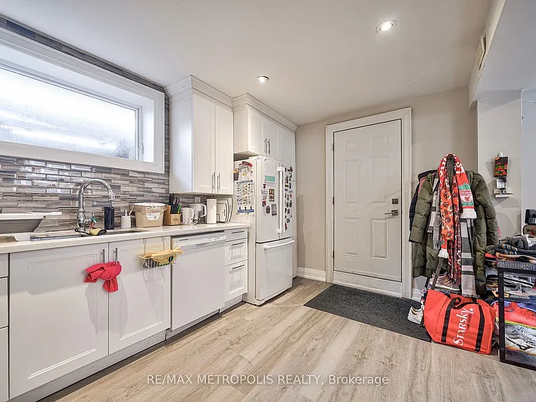 14 Stephen Dr #BASEMENT — Photo 17