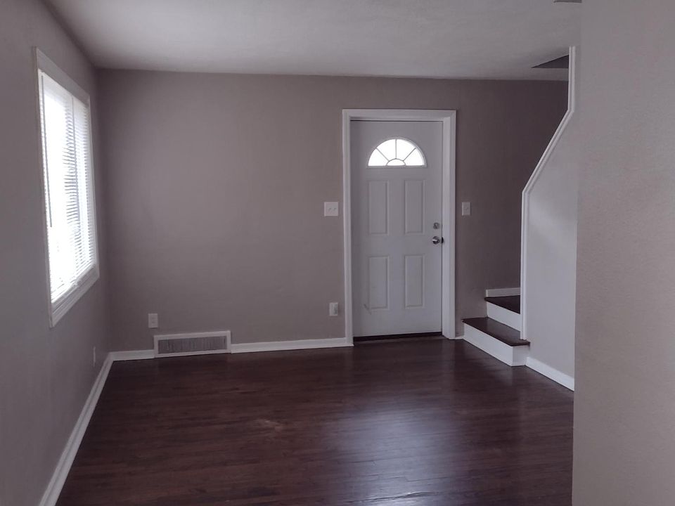 1st image of 441 Kenwood Dr APT V