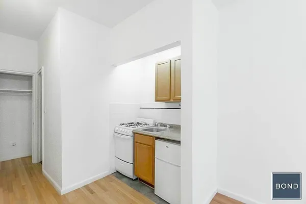 Rented by Bond New York | media 9