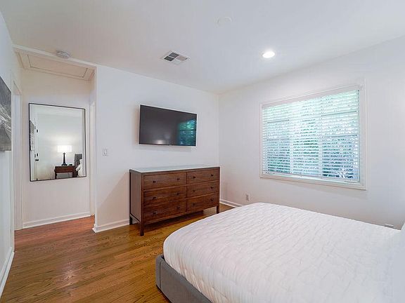 5th image of 135 Montana Ave APT 10