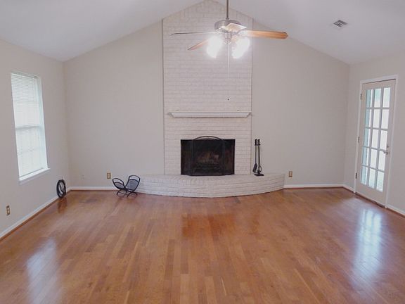 4th image of 279 Neches Trce