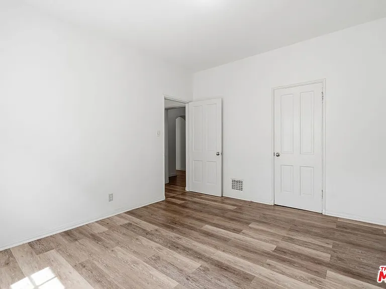 140 S Camden Dr #202 — Photo 13