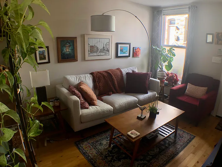 27 N Glover St — Photo 2
