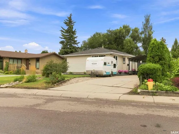 22 Columbia DRIVE, Saskatoon, SK S7K 1E5
