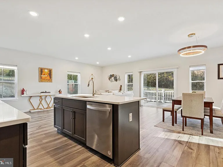 141 Four Leaf Dr — Photo 10