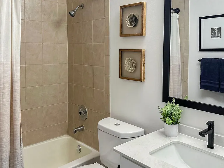 Green Trails Apartments — Photo 33