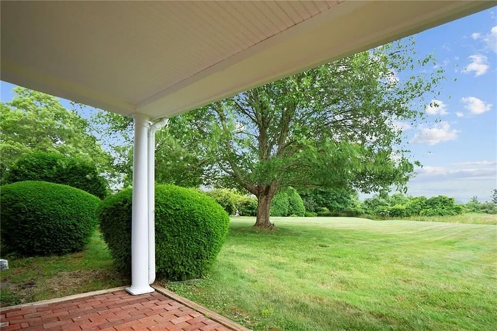 2 bed, 2.0 bath, 1460 sqft, $3,500 — Photo 2