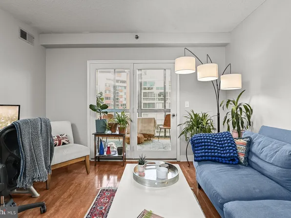 1045 N Utah St APT 604, Arlington, VA 22201