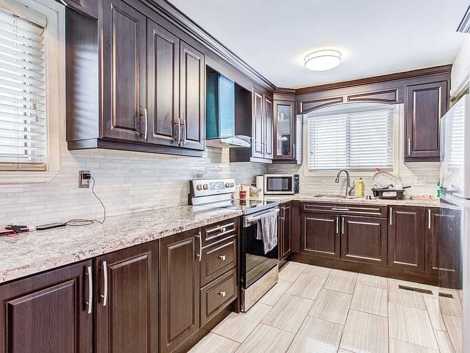 1st image of 61 Songwood Dr