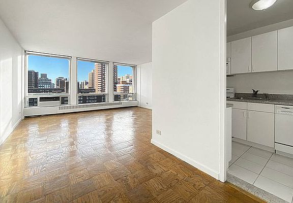 5th image of 333 E 30th St APT 15F