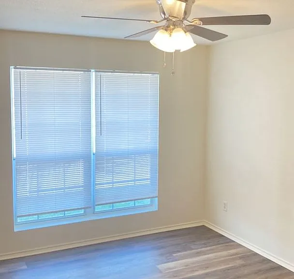 4400 Sylvia Dr — Photo 4