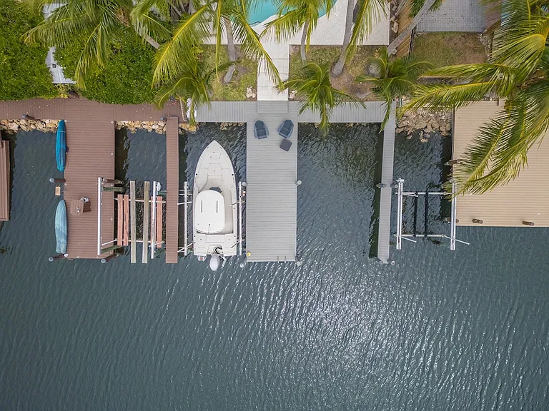 1913 Robalo Dr — Photo 4