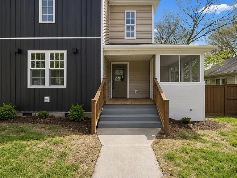 814 Douglas St — Photo 2