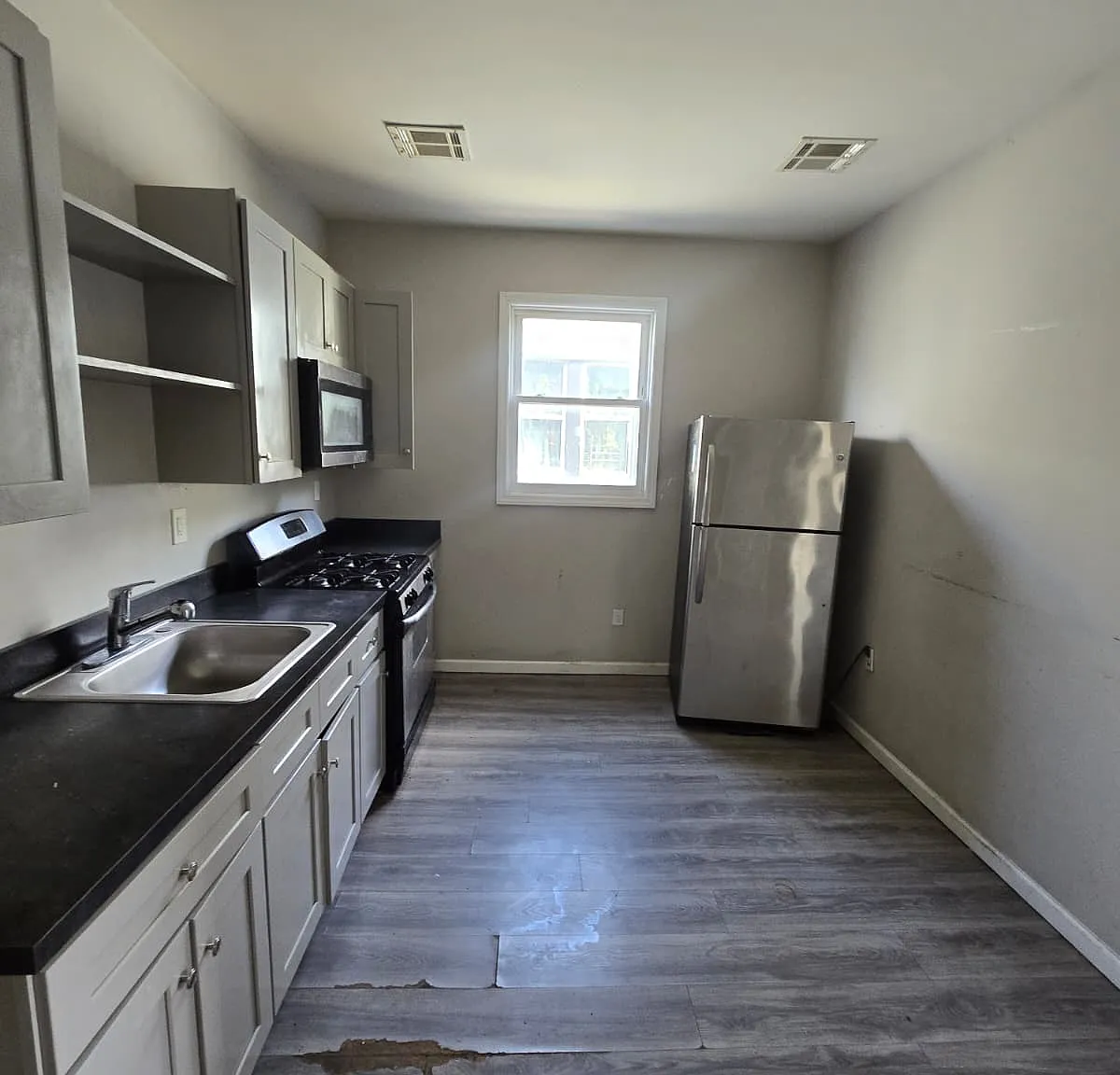 887 Springfield Ave — Photo 2