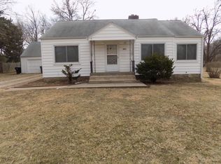 1839 SW 33rd St, Topeka, KS 66611