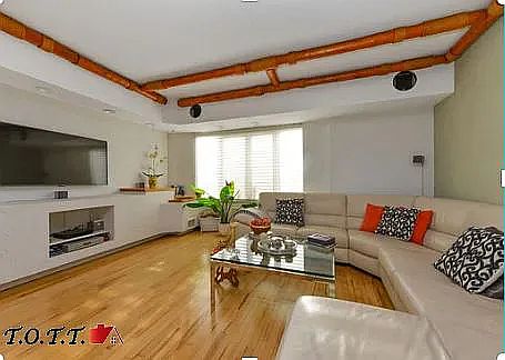 5th image of 2460 E 71st St