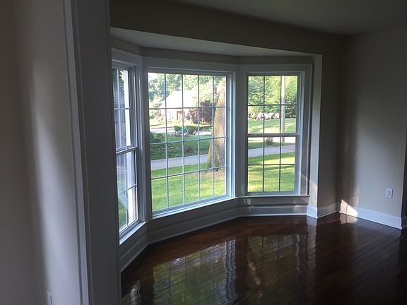 5th image of 1909 Mayfair Dr