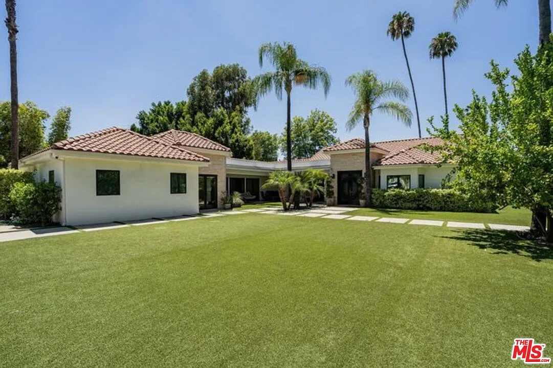 6 bed, 5.5 bath, 5300 sqft, $19,950 — Photo 4