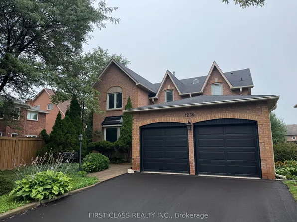 1230 Glenashton Dr, Oakville, ON L6H 5L9