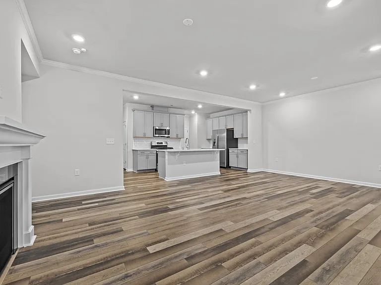 2145 Caen St — Photo 19