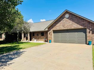 7524 W Willow Rd, Enid, OK 73703