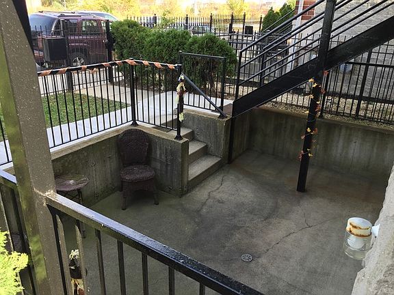 5th image of 2709 W Congress Pkwy