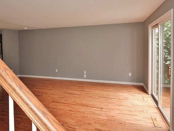 5th image of 155 Charlesgate Cir