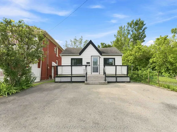 4610 Bridge St, Niagara Falls, ON L2E 2R8