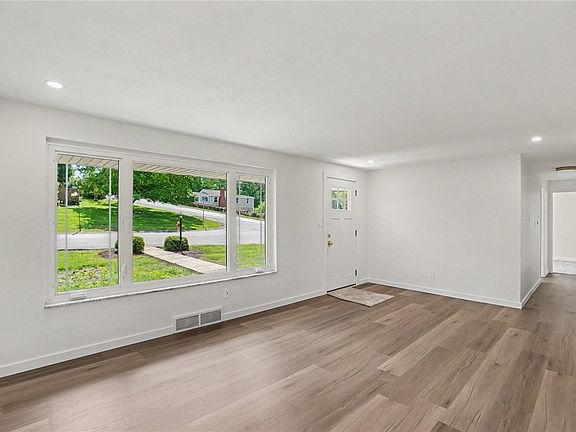 3rd image of 111 McKenzie Dr