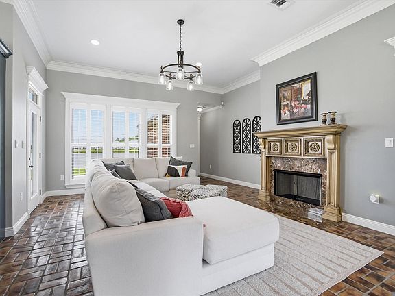 5th image of 13383 Williamsburg Dr
