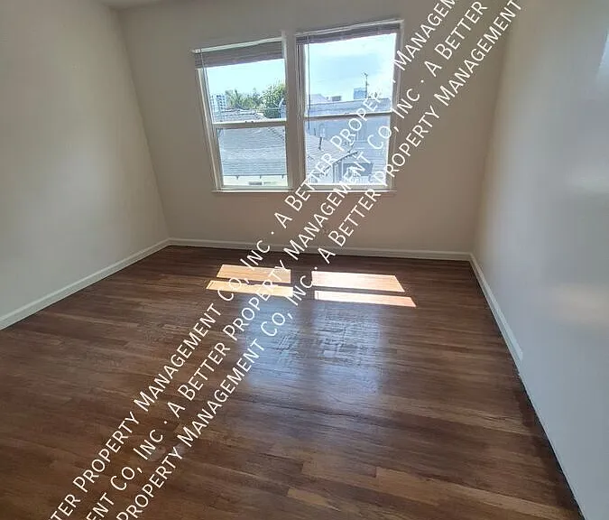 1739 E 1st St #10 — Photo 2