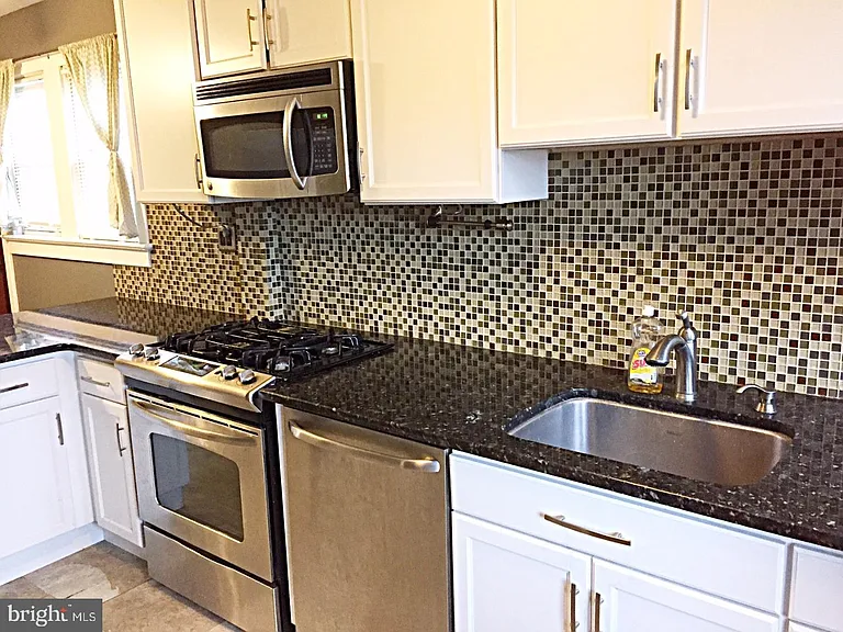 721 Mayflower Ave — Photo 9