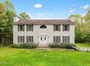 112 Long Pine Rd, Greeley, PA 18425