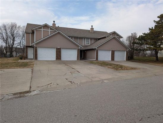 2119 Highridge Dr, Pleasant Hill, MO 64080