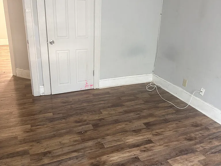 195 N Oakley Ave #3 — Photo 4
