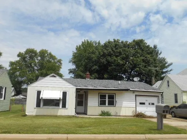 706 Wood Ave, Machesney Park, IL 61115