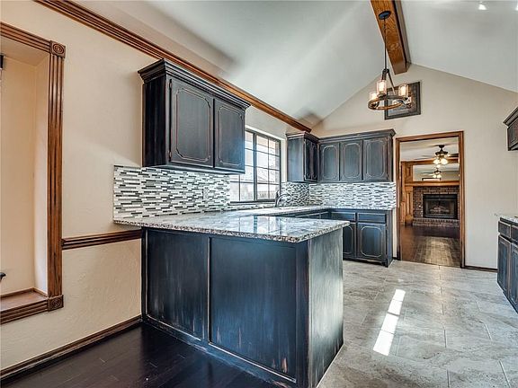 5th image of 525 Greenfield Dr