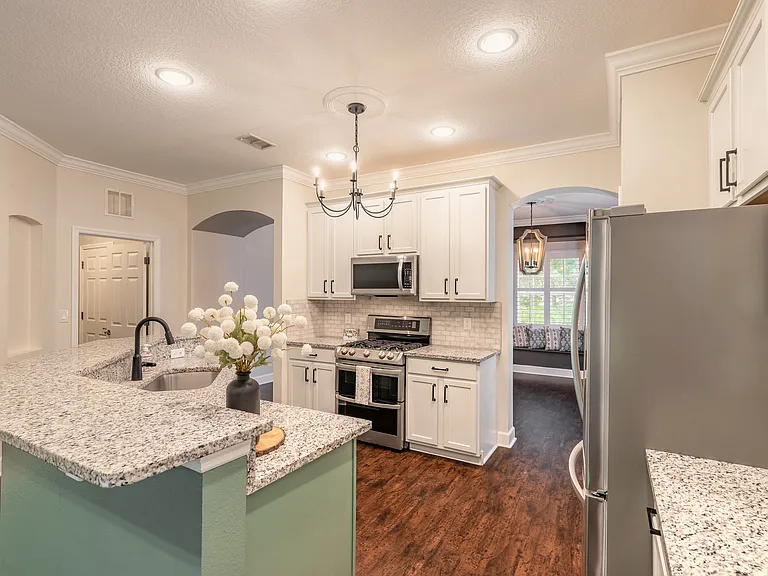 147 Birchmont Dr — Photo 3