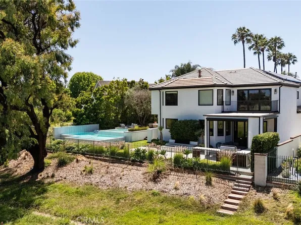 19476 Woodlands Dr, Huntington Beach, CA 92648