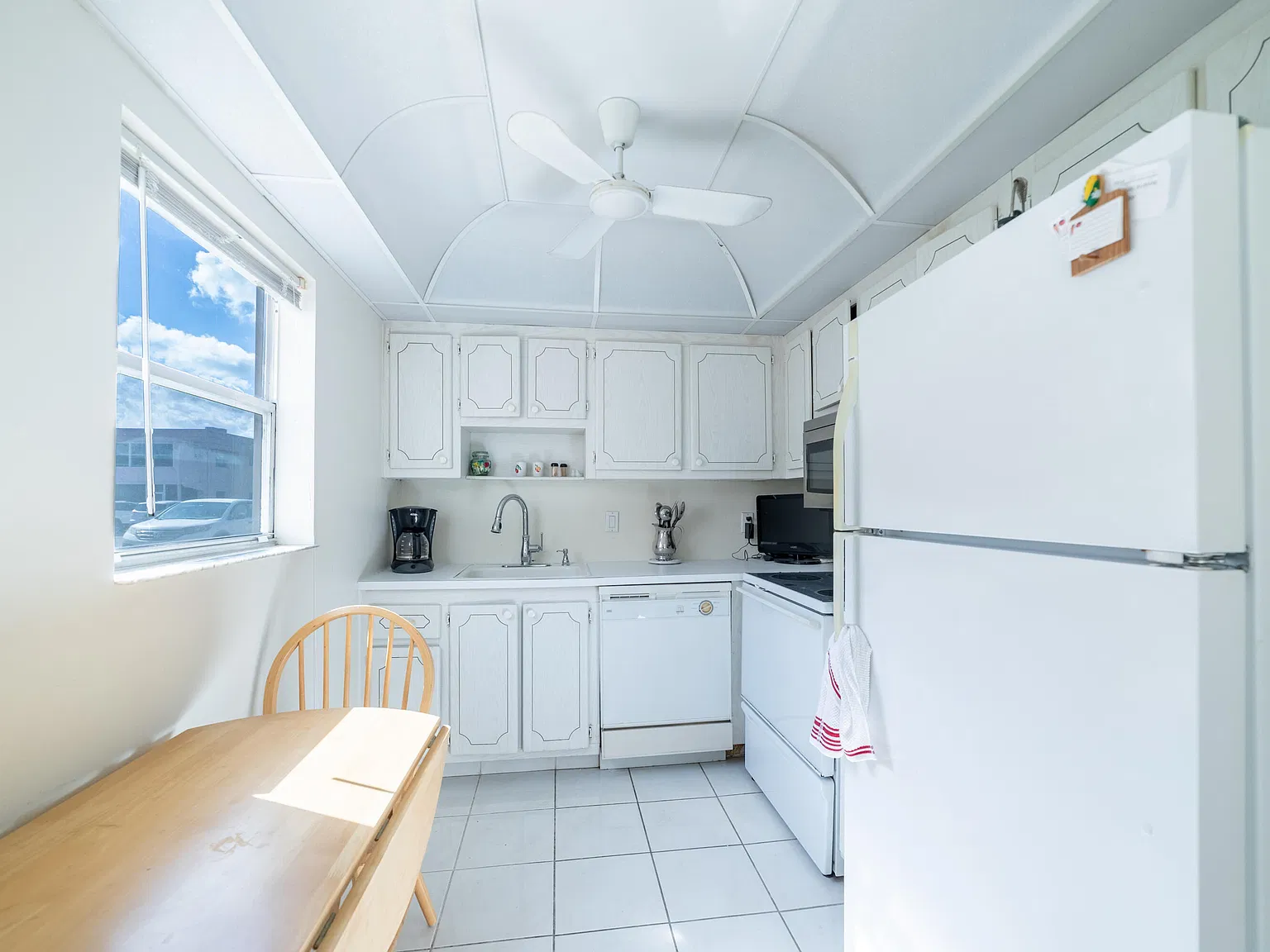 2 bed, 2.0 bath, 880 sqft, $2,200 — Photo 3