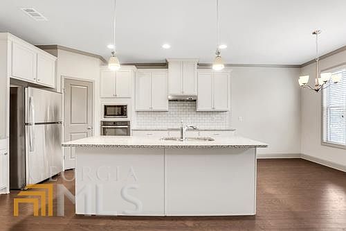 5th image of 5806 Mulberry Holw