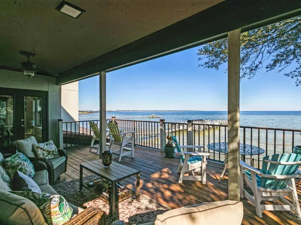 66 Baybridge Dr, Gulf Breeze, FL 32561