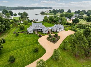 34 Crabshell Ln, Kilmarnock, VA 22482